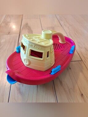 GREEN TOYS BOAT TUGBOAT Floating Pouring Vehicle No BPA, phthalates, PVC